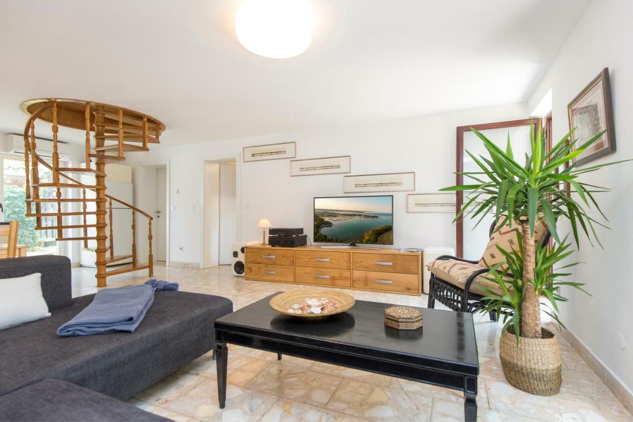 Casa Flora 3-Minutes' Walk From The Beach Novigrad Istria المظهر الخارجي الصورة